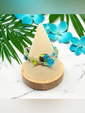 💙💚Handcrafted Double Strand Aqua & Green Glass Beaded Bracelet/EUC💙💚